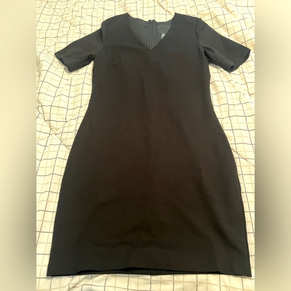 White House Black Market - Short Sleeve Sculpting AURA dress - 12 - Picture 2 of 9